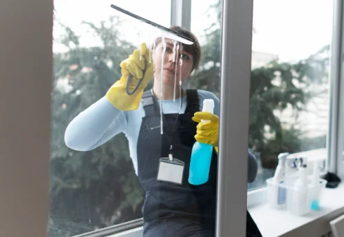 Nettoyage de vitres intérieures et extérieures à Connerré